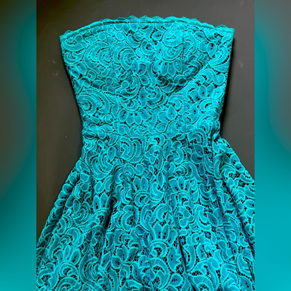 Boutique turquoise lace strapless party dress